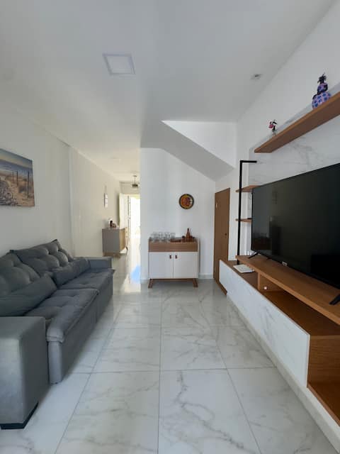 Airbnb em destaque: Townhouse near beach with jacuzzi, AC, and parking em Cabo De Santo Agostinho