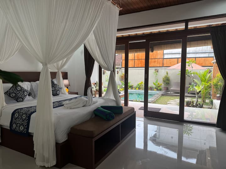 A House With A Thick Balinese Cultural Life - Ubud