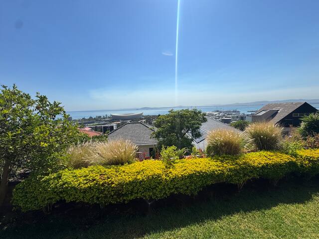 Garden Apartment with Sea Views gallery image 4