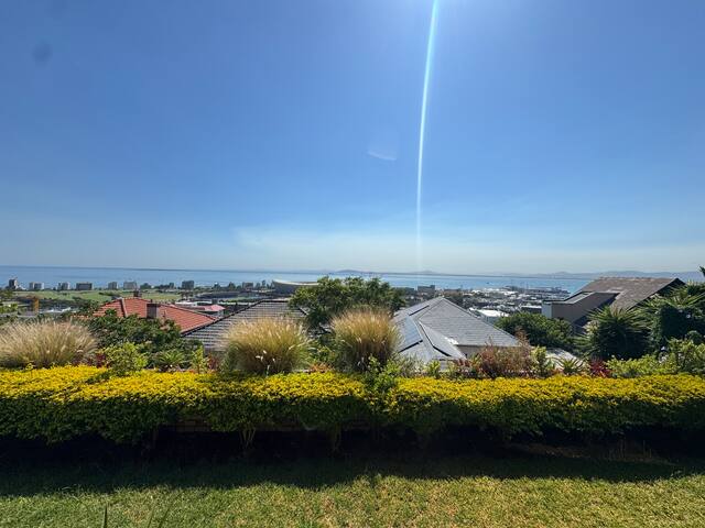 Garden Apartment with Sea Views gallery image 3