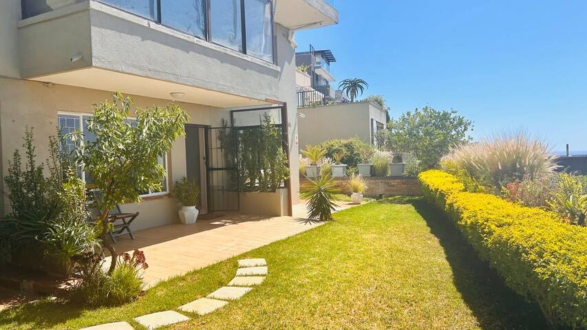 Garden Apartment with Sea Views gallery image 2