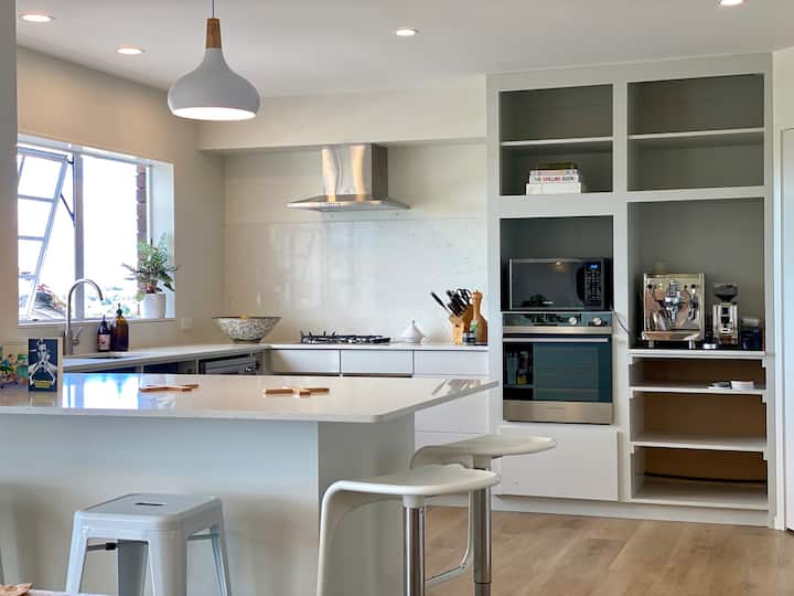 Beautiful Large Family Home - 內皮爾
