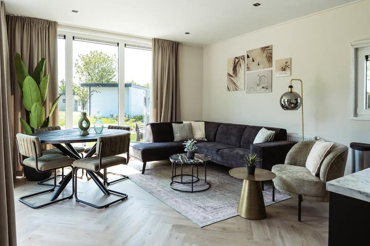 Modern Lakeside Chalet | Peaceful Getaway (308) - Leiden