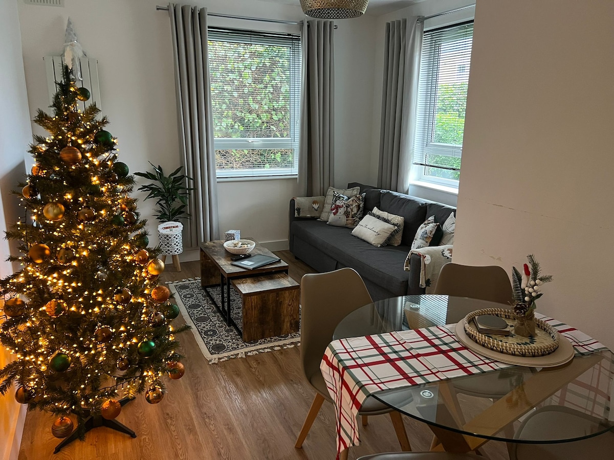 Popular Airbnb listing: Modern Windsor home with free off-street parking in Eton