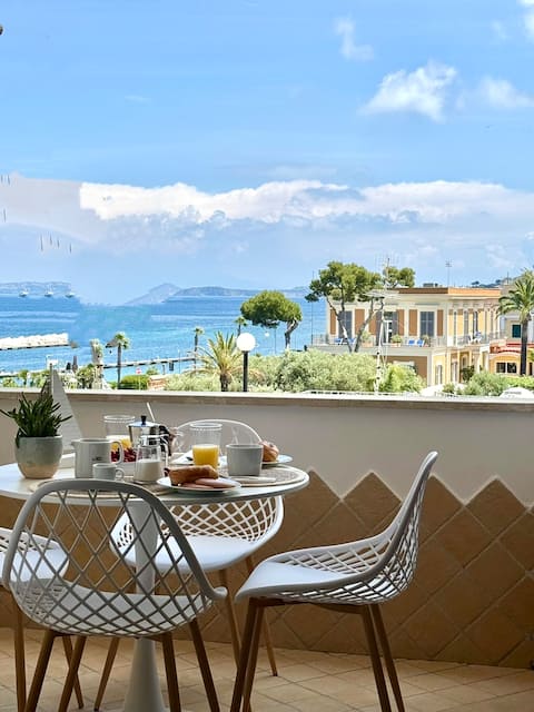 Lacco Ameno ,very central,the sea below the house