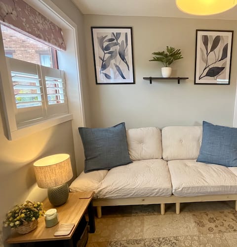 Successful Airbnb property: Relaxing Pine Lodge with Enclosed Private Garden in Lincolnshire