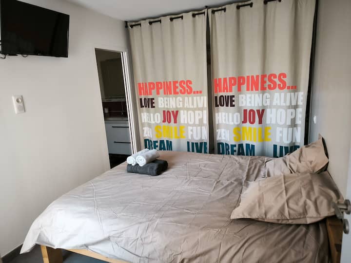 спалня 1 приземен етаж
легло 160 х 200