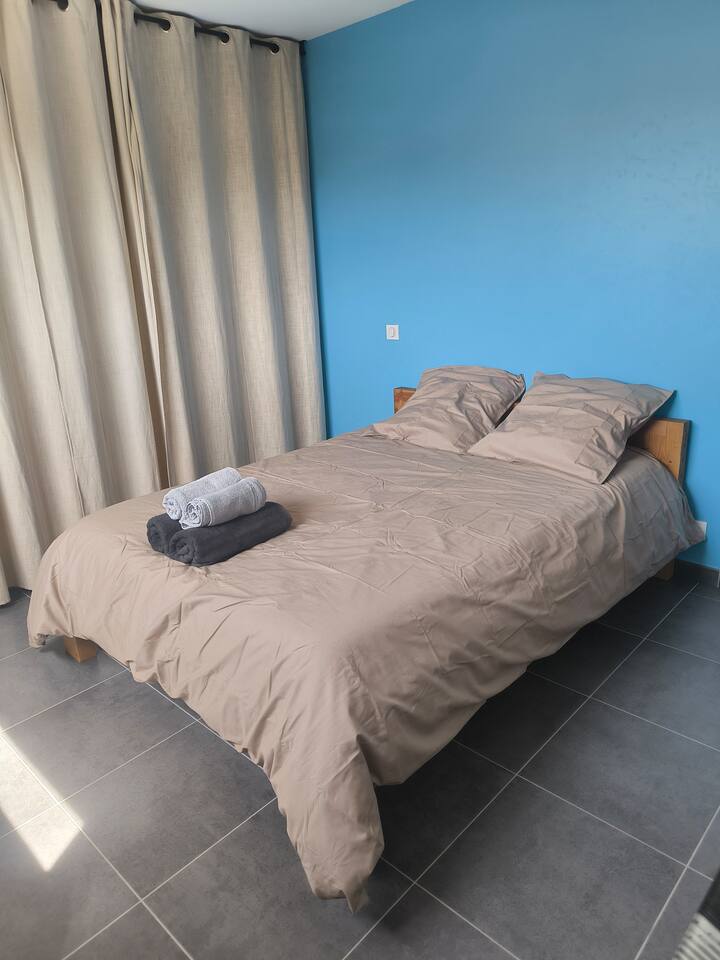 спалня 3 на горния етаж 
легло 140x190