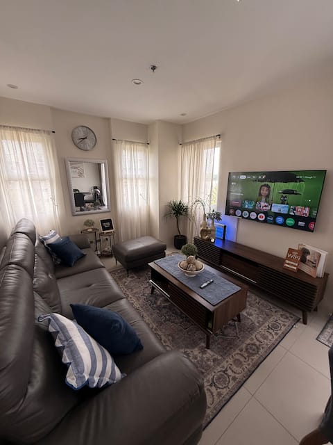 Balaycation Sleeps 8+2 •3BR•5 Beds 
w/parking