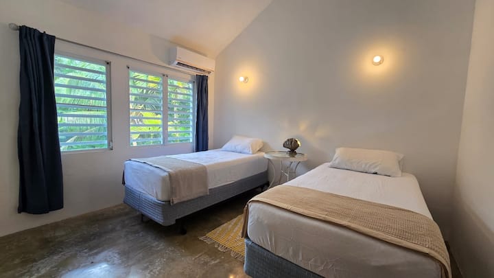 Room on the second level with 2 twin beds, good lighting, A/C and mountain view.