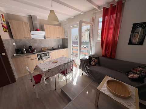 250 meters from the thermal baths, 2-room apartment with quiet balcony.