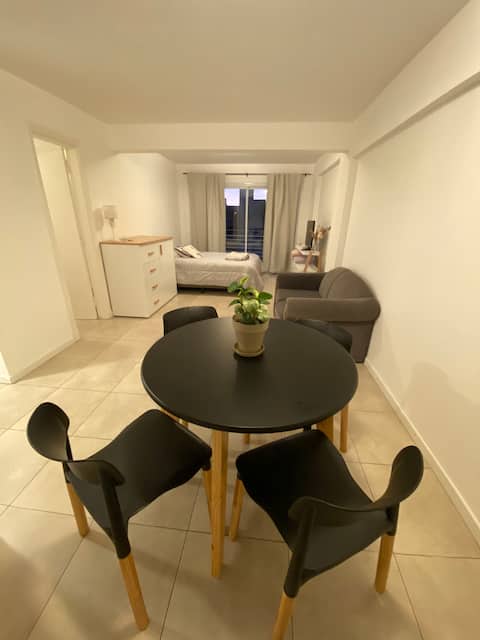 Anuncio de Airbnb popular: Modern Shelter with Garage –Ideal for Long Stays en Plaza Peralta Ramos