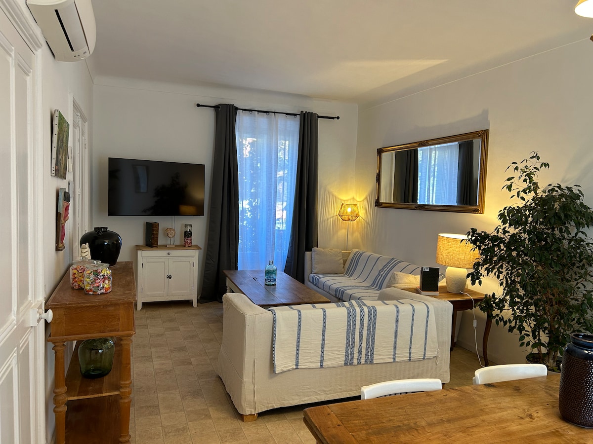 Airbnb performant: Charming house full of character, city center à Saint Tropez