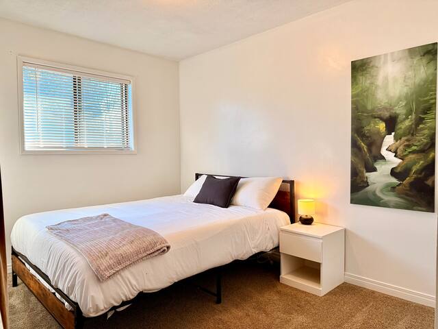 Heart of the City | Clean, Cozy & Fully Equipped gallery image 4