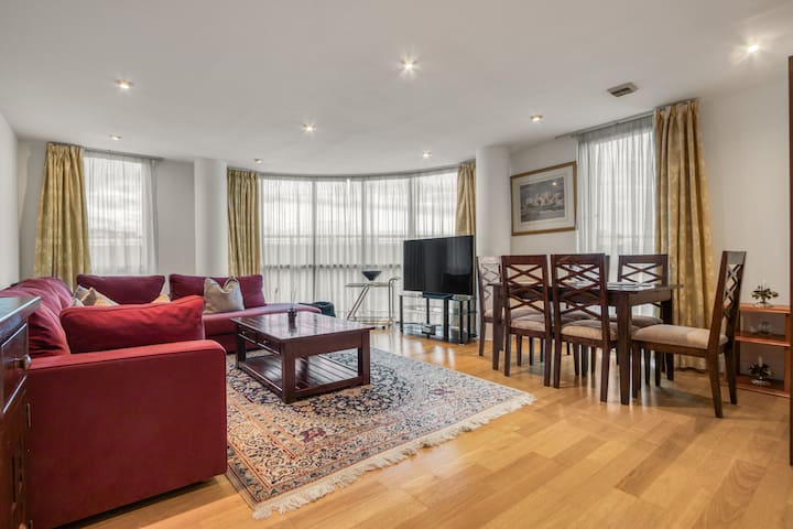 Paddington’s Lake Side 2BR 2BA