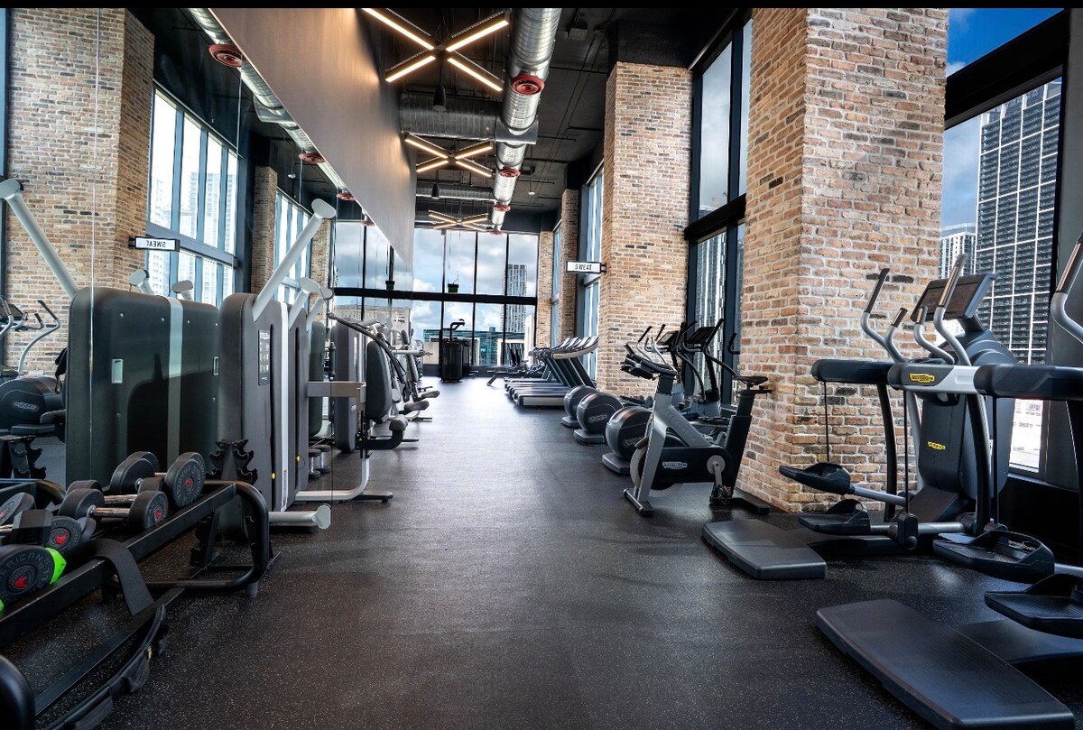 Penthouse Studio