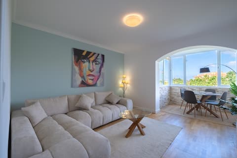 Stylish Apartment | Sea View & Beach Walk
