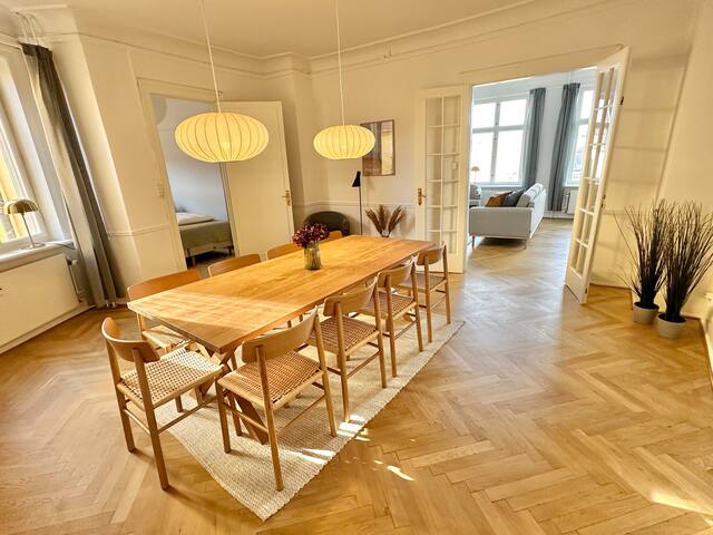 Deluxe 4 Bedrooms 180 m2 Canal View Prime Location