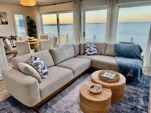 Long Beach house on the sand gallery image 3