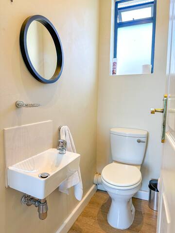 City Views – Designer 2BR-Wifi gallery image 5