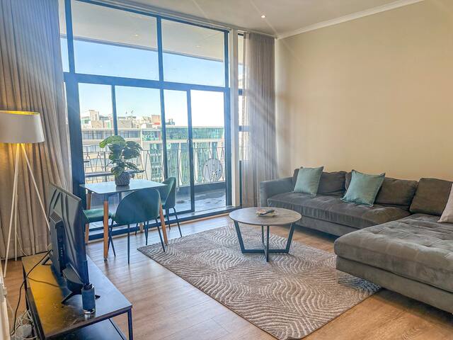 City Views – Designer 2BR-Wifi