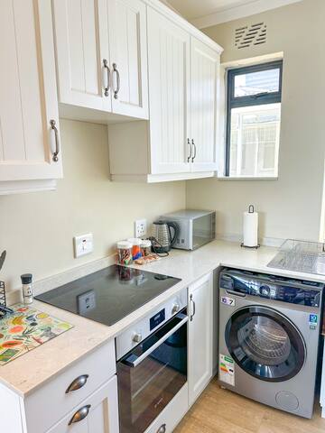 City Views – Designer 2BR-Wifi gallery image 4