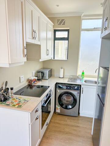 City Views – Designer 2BR-Wifi gallery image 3