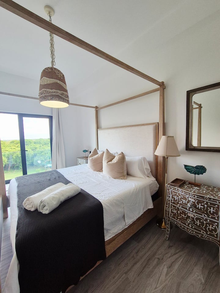 1 מיטת קינג סייז.