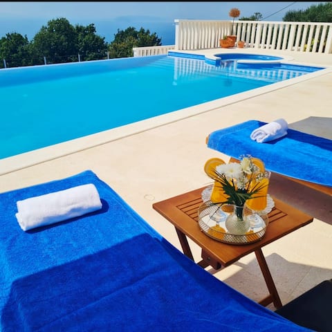 Villa Conte sea view & heated pool private jacuzzi