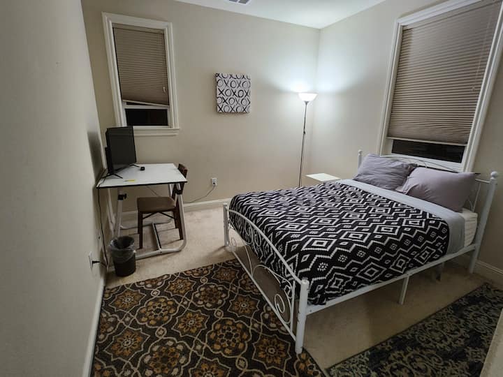 Stylish Comfy New Q Tv Near Bart Outlet - Livermore, CA