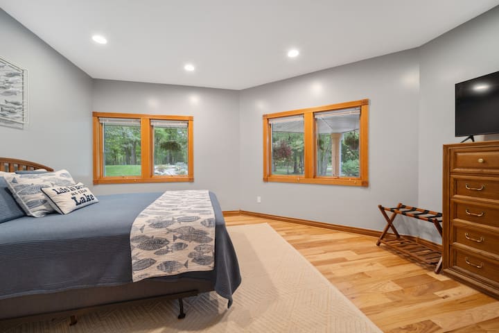 يقع في الطابق الرئيسي