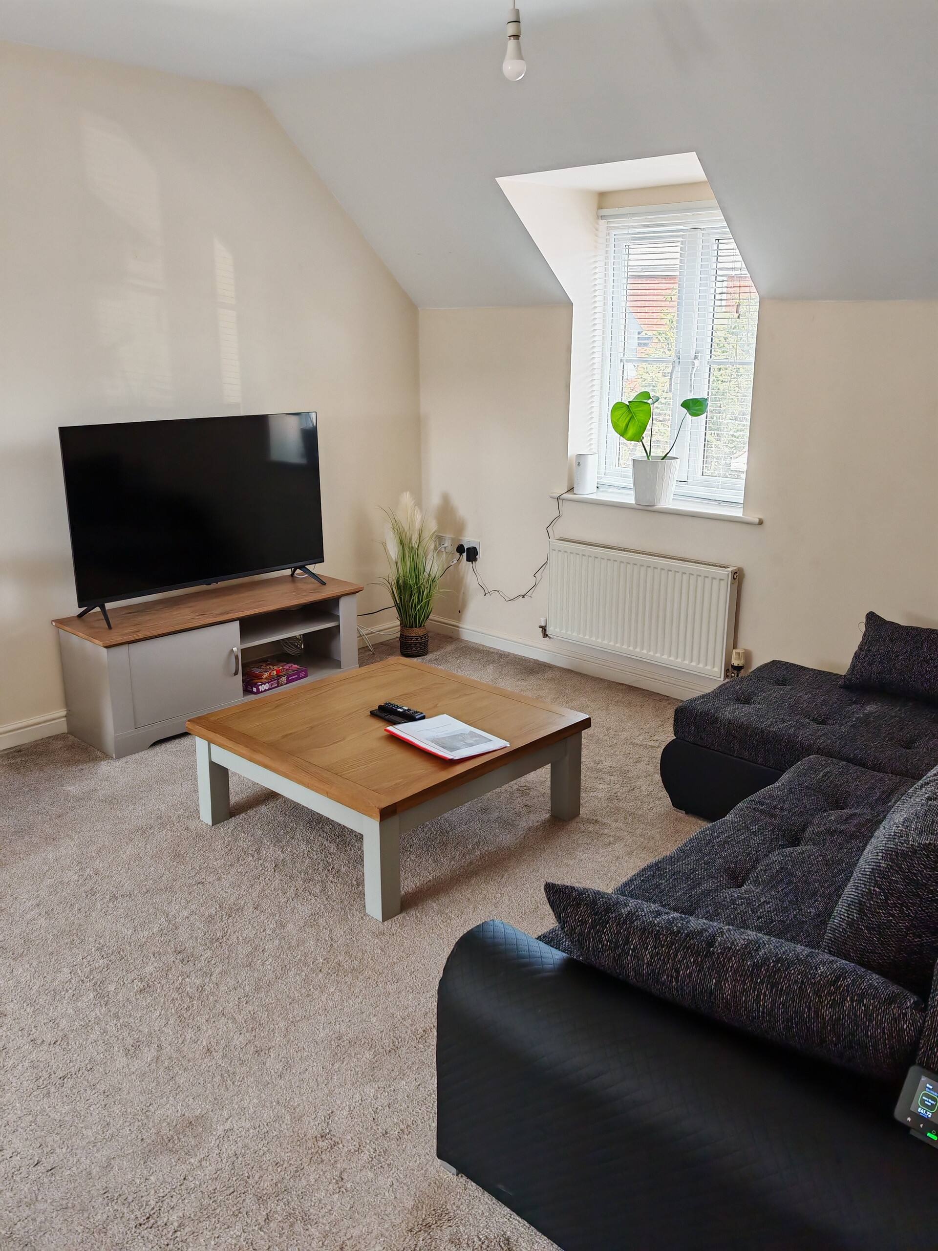2 Bed Apt with free parking on driveway and free Wi-Fi