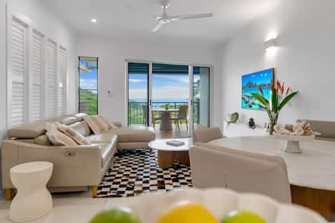 Popular Airbnb listing: "Life Feels Better by the Water's Edge" in Cairns North