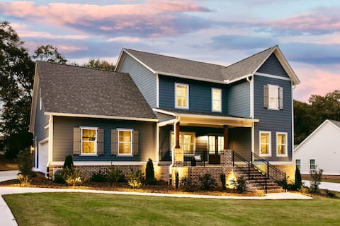 Newly Built 5BR/5.5BA, Fire Pit/Game Room/Sauna