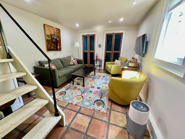 Funky Safe 2-story Cottage In Heart Of Bywater - New Orleans, LA
