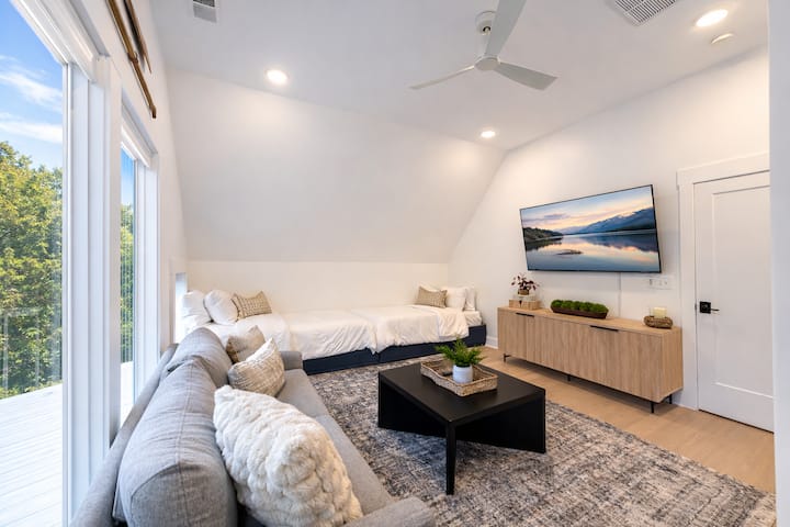 Bedroom #4 / Bonus Room with 2 Twin Beds + Queen Sofa Sleeper & Full En-Suite Bathroom (2nd Level)