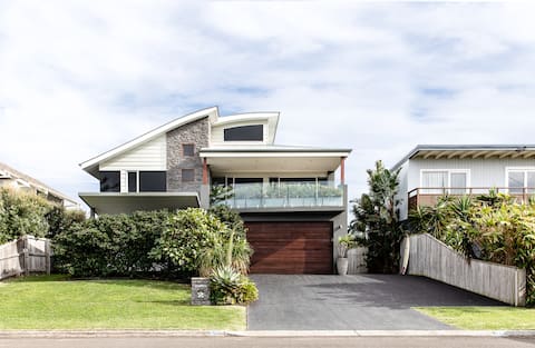 Luxury Beach House on Werri with Heated Pool & Spa