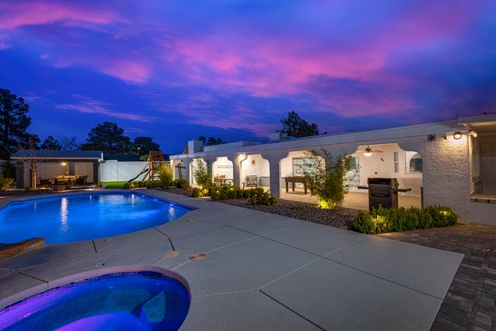 Serene Modern Home 5×4 pool+spa, gym, waterfall gallery image 2