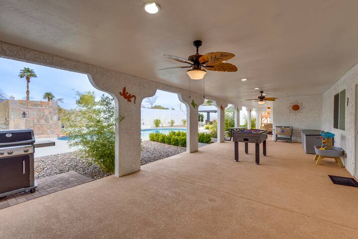 Serene Modern Home 5×4 pool+spa, gym, waterfall gallery image 5