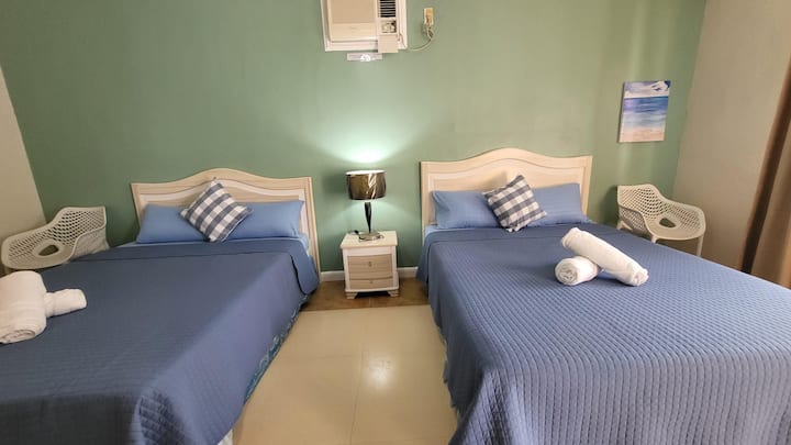 Dve veľké manželské postele
Vankúše
Čerstvé uteráky