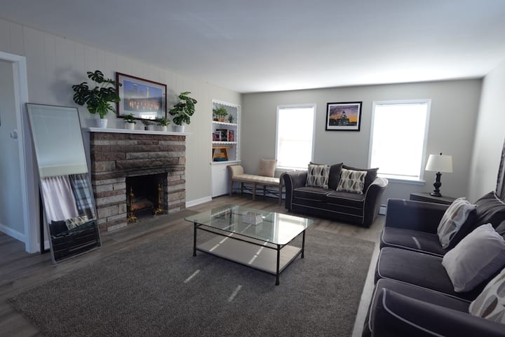Cozy 2 Bed Condo In Heart Of Fed Hill W/ Parking - Providence, RI