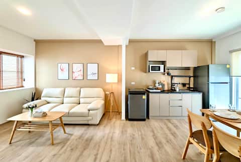Nirin: Cozy 2 Bedrooms Townhome near Megabangna