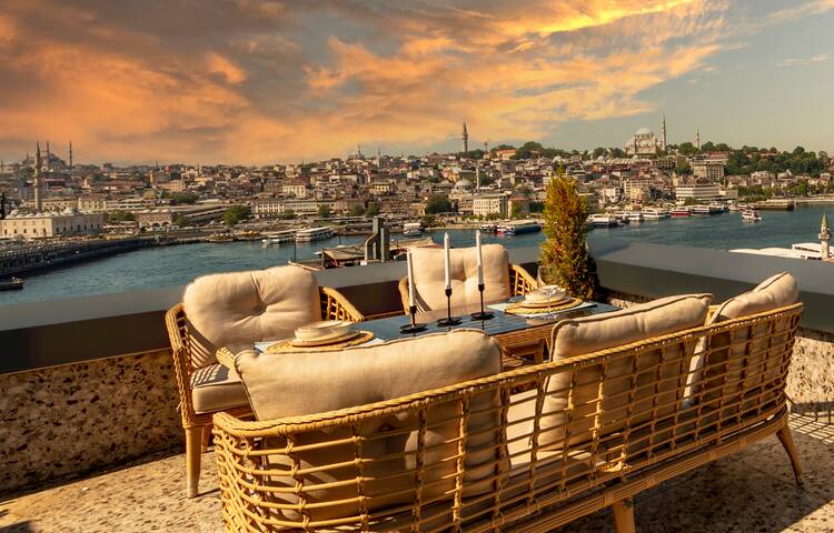 Central 4BR/Private Terrace/Dublex,Elevator,6A/C gallery image 3