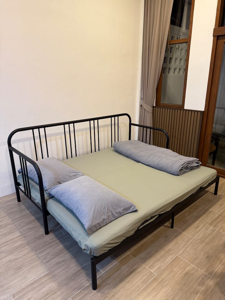 Modern 1br Townhome W/ Kitchen, 2 Baths & Parking - Provincia de Krabi