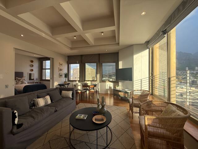 #1903 Cartwright: Two bed with Mountain View’s gallery image 2