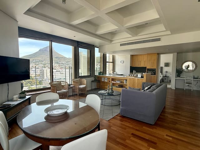 #1903 Cartwright: Two bed with Mountain View’s