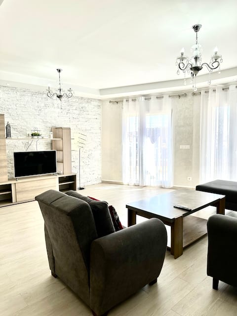 The chic cocoon - modern 3-bedroom apartment in Millenium