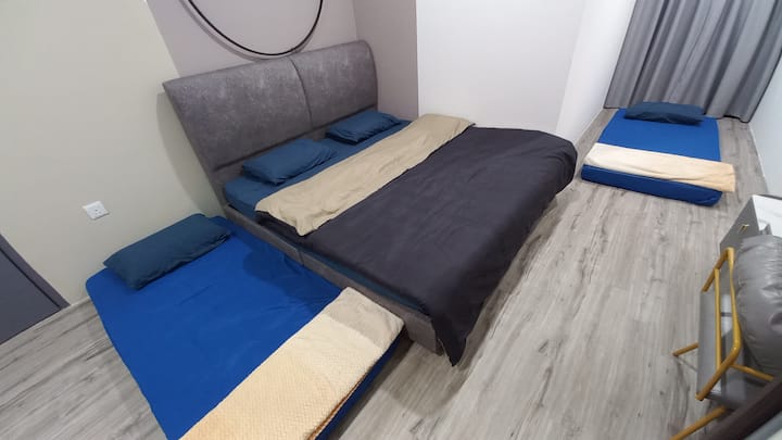 Podium: King Bed, 3b2b, 7pax, Pool, Wifi - Sarawak