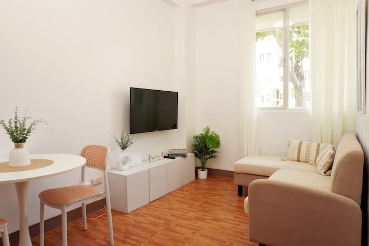 1 Bedroom Condo Free Pool Access - Dasmariñas