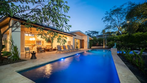 Playa Grande~Sleep 18~Walk to Beach~Pool~Golf Cart